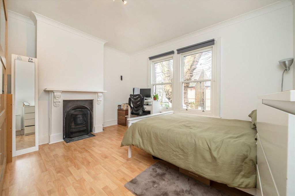 Additional image 8 of 4 bed semi-detached house for saleAvenue Road, Brentford TW8