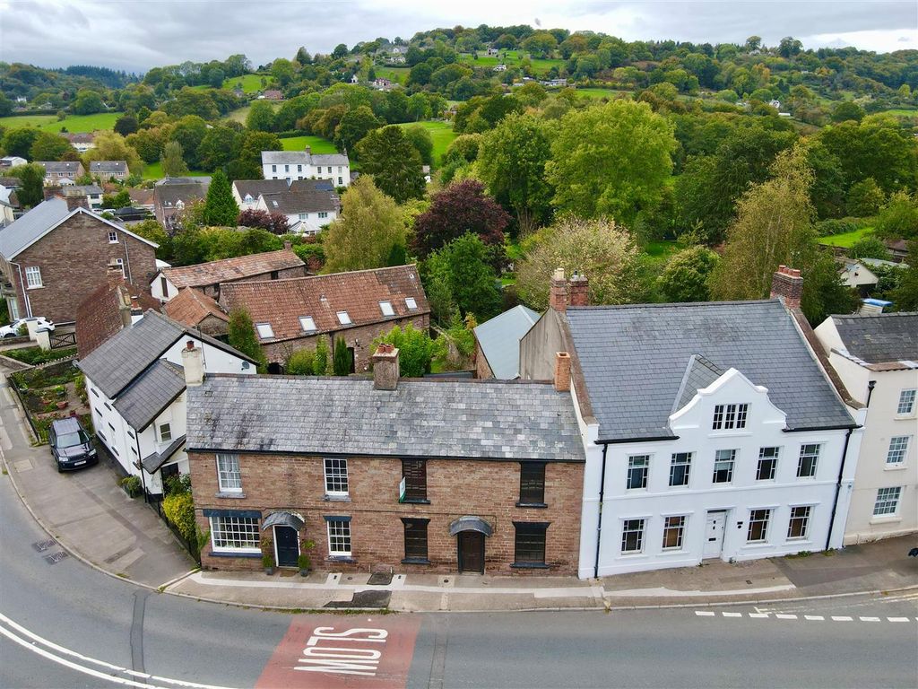 3 bed cottage for saleChurch Square, Blakeney GL15