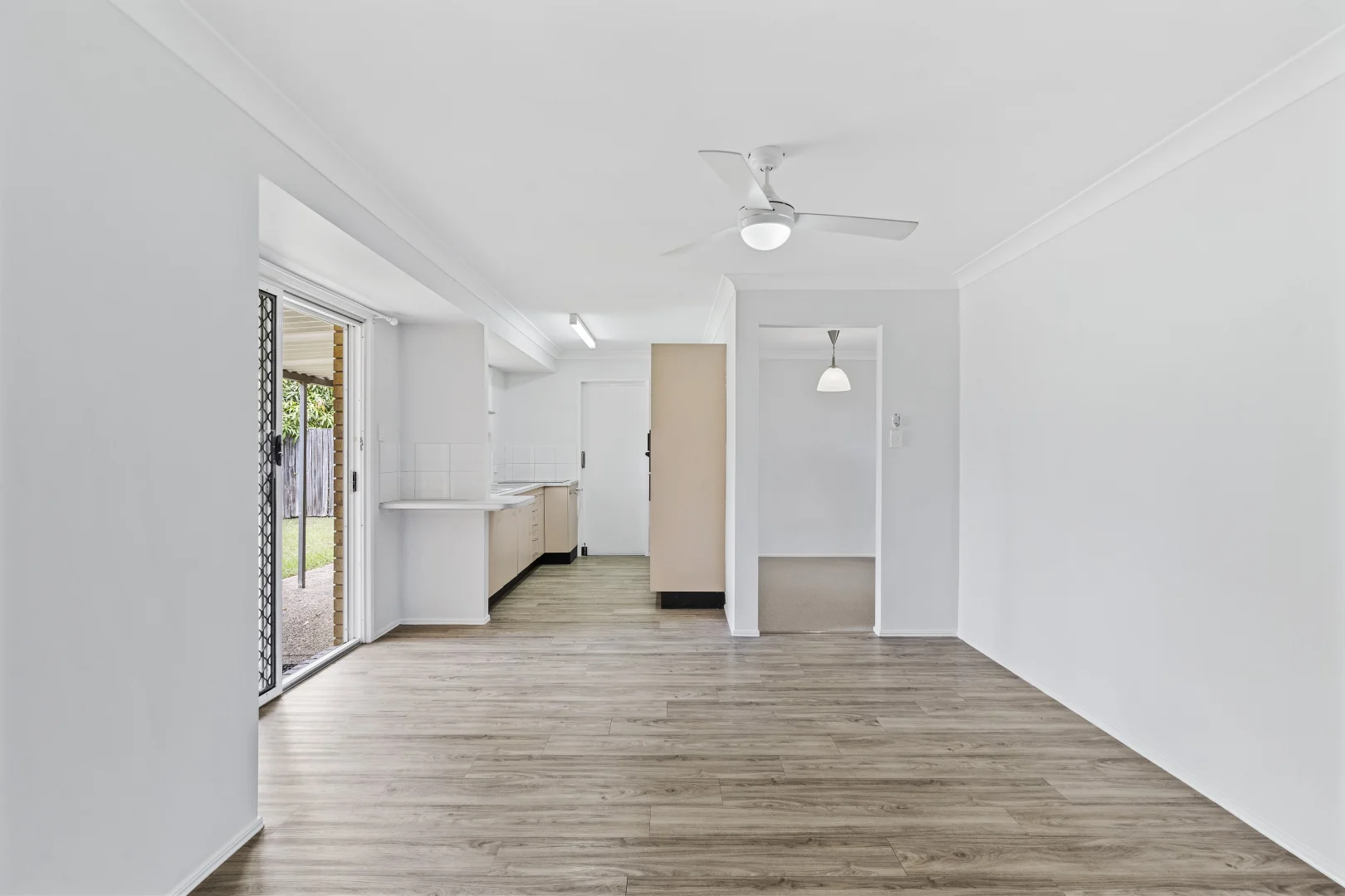 7 Williams Way, Calamvale QLD 4116 photo 3