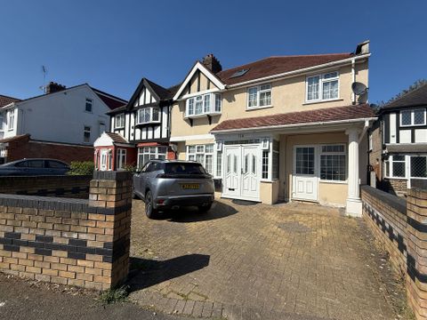 Lampton Avenue, Hounslow TW3