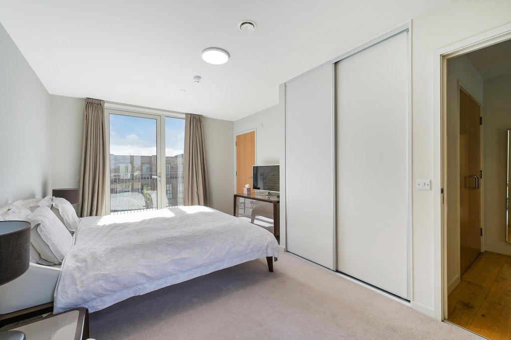 Additional image 8 of 4 bed town house for saleIsambard Court, Brentford TW8