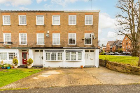 Guildown Avenue, Woodside Park N12