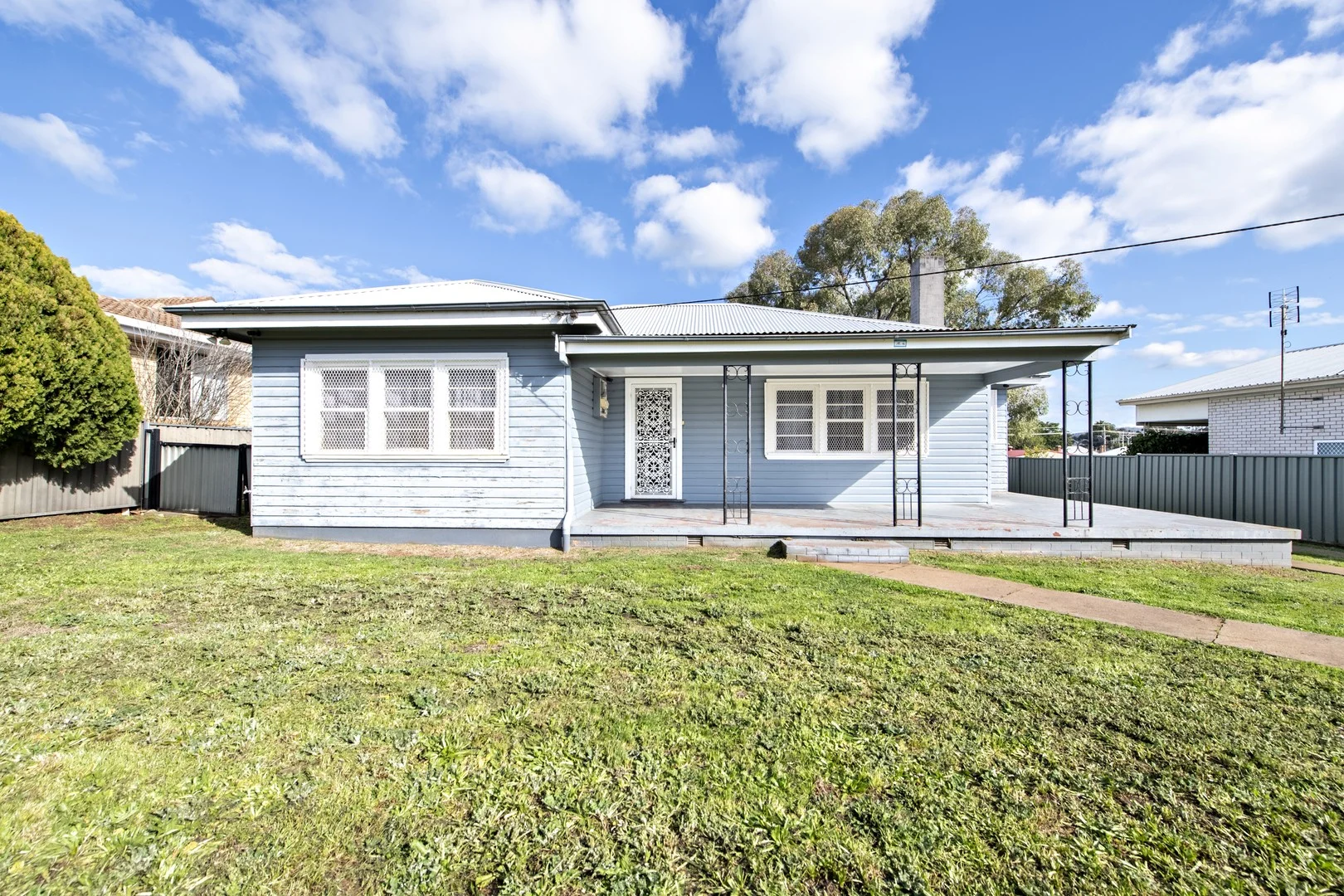 121 SWIFT STREET, Wellington NSW 2820