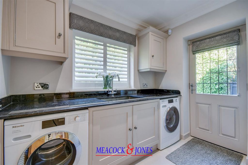 Additional image 12 of 6 bed detached house for saleChallacombe Close, Hutton Mount, Brentwood CM13