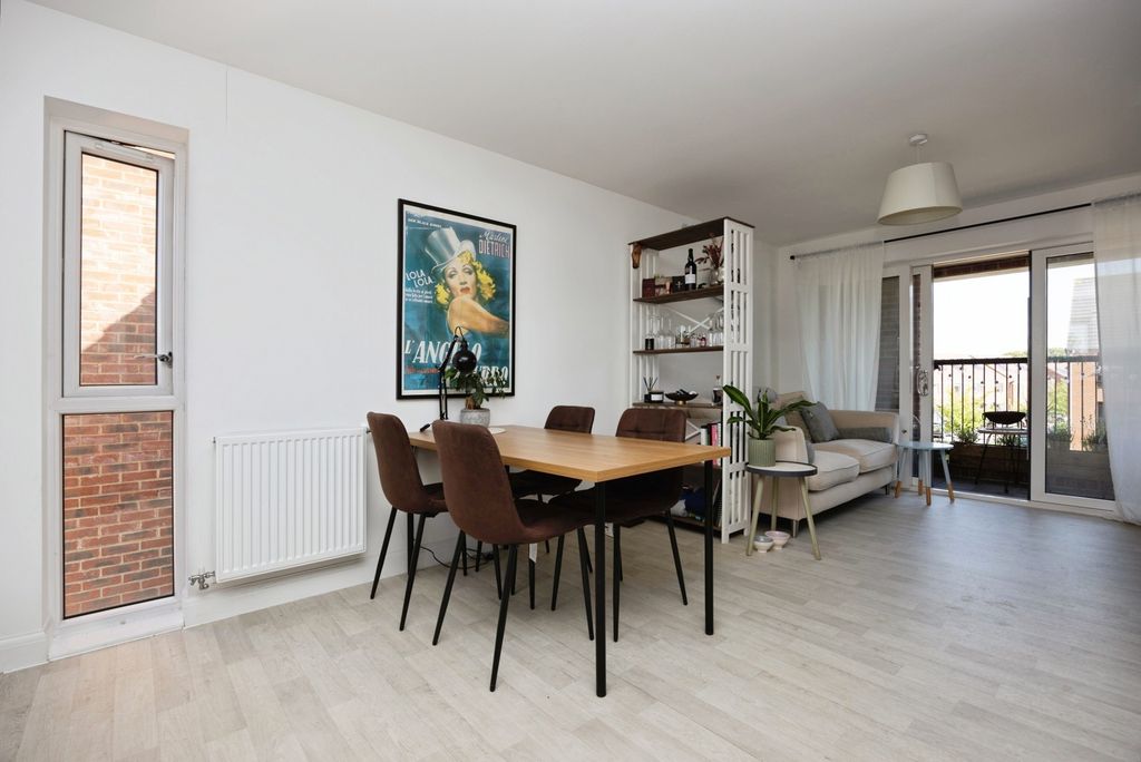 Additional image 3 of 2 bed flat for saleLouisburg Avenue, Bordon, Hampshire GU35