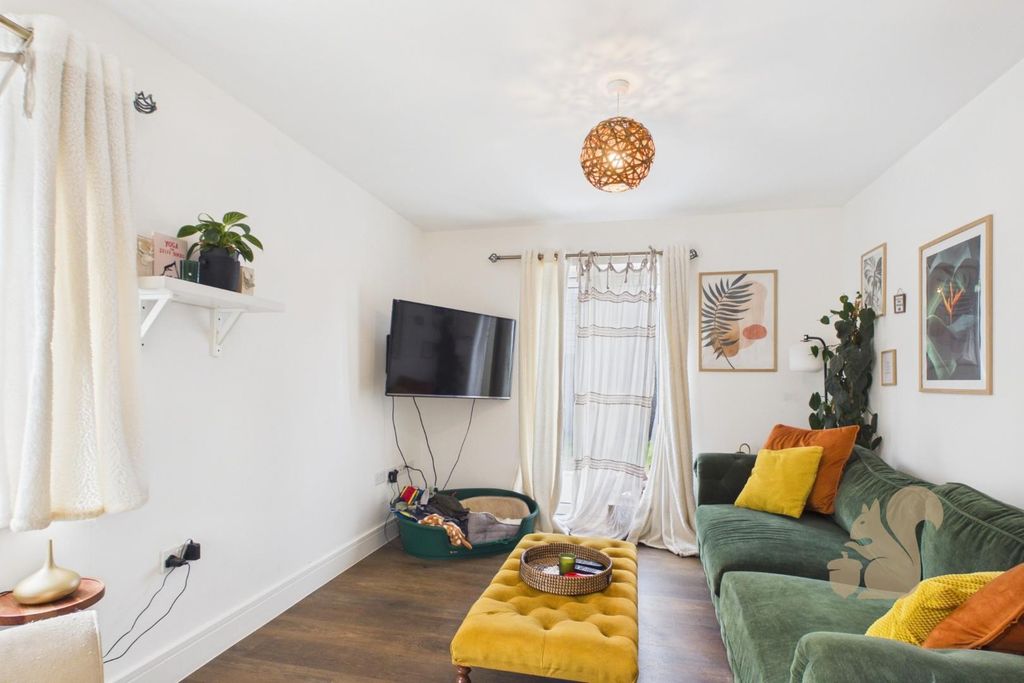 Additional image 2 of 2 bed flat for saleLegg Close, Braintree CM7