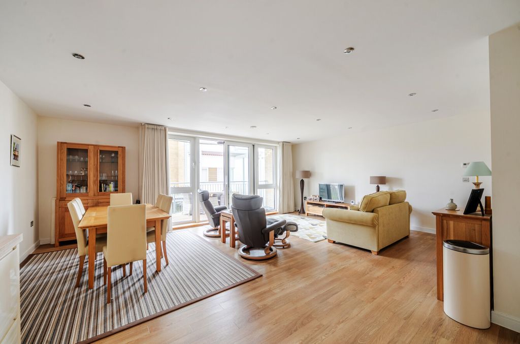 Additional image 5 of 2 bed flat for saleAlmansa Way, Lymington SO41