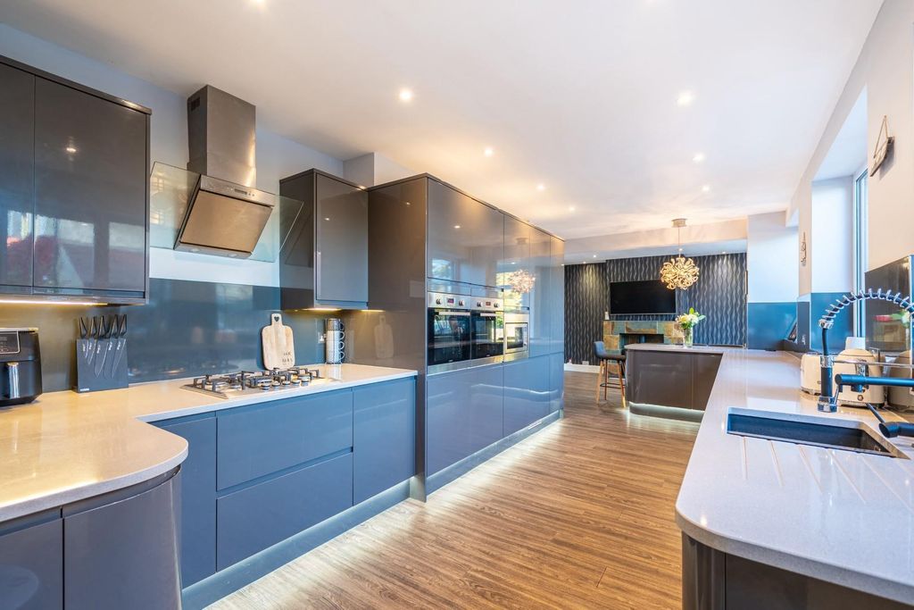 Additional image 3 of 6 bed detached house for saleKingsgate, Bridlington YO15