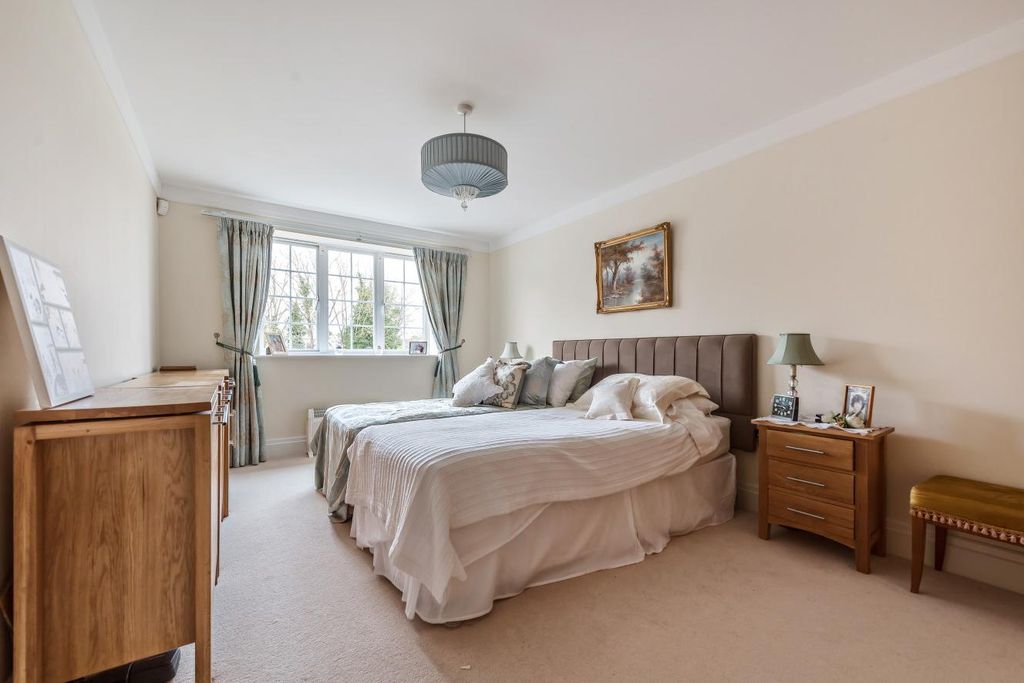 Additional image 9 of 3 bed flat for saleWest Common Road, Hayes, Kent BR2