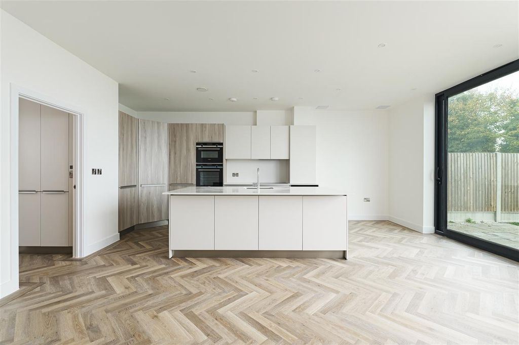 Additional image 5 of 2 bed flat for saleThe Fairways, Convent Road, Broadstairs CT10