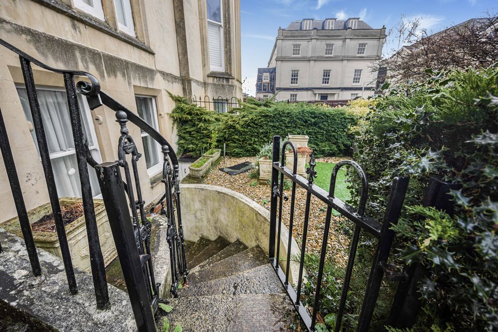 Additional image 20 of 2 bed flat for saleWellington Square, Cheltenham GL50