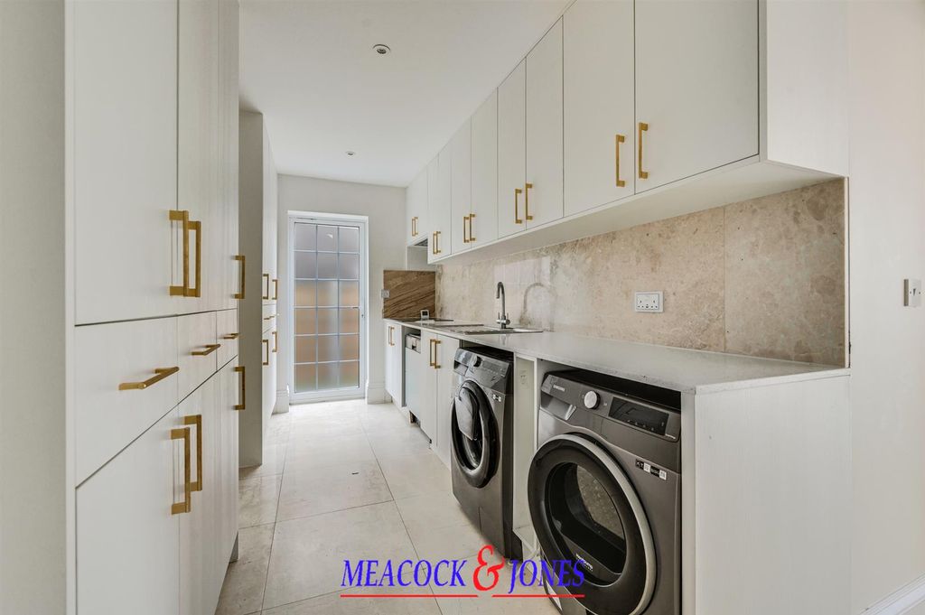 Additional image 11 of 6 bed detached house for saleHeronway, Hutton Mount, Brentwood CM13