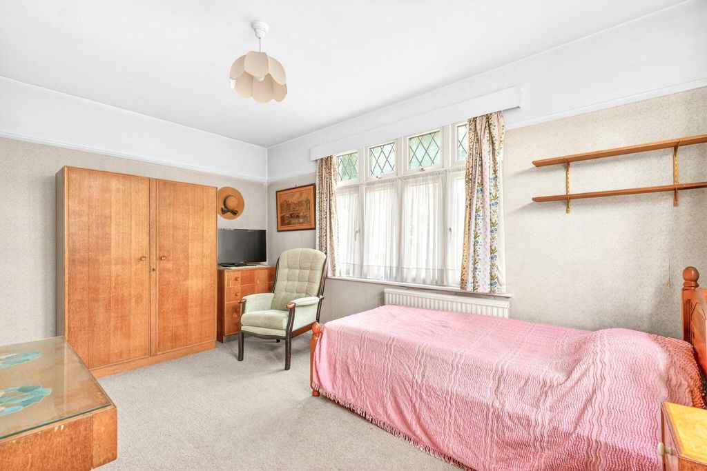 Additional image 11 of 3 bed semi-detached house for saleBoston Gardens, Brentford TW8