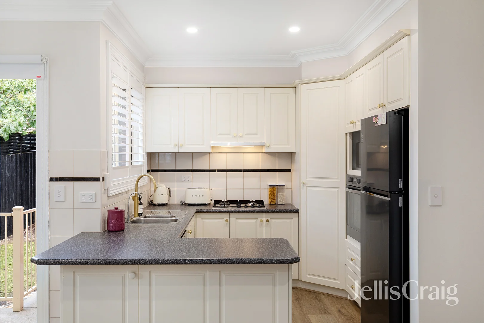 2/219 Waterdale Road, Ivanhoe VIC 3079 photo 2