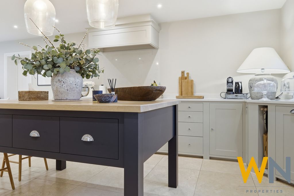 Additional image 4 of 4 bed detached house for saleRoundwood Avenue, Hutton Mount, Brentwood CM13