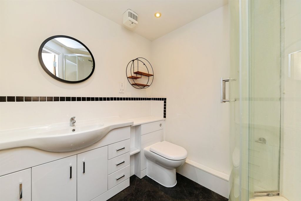 Additional image 11 of 2 bed flat for saleNewland Gardens, Hertford SG13