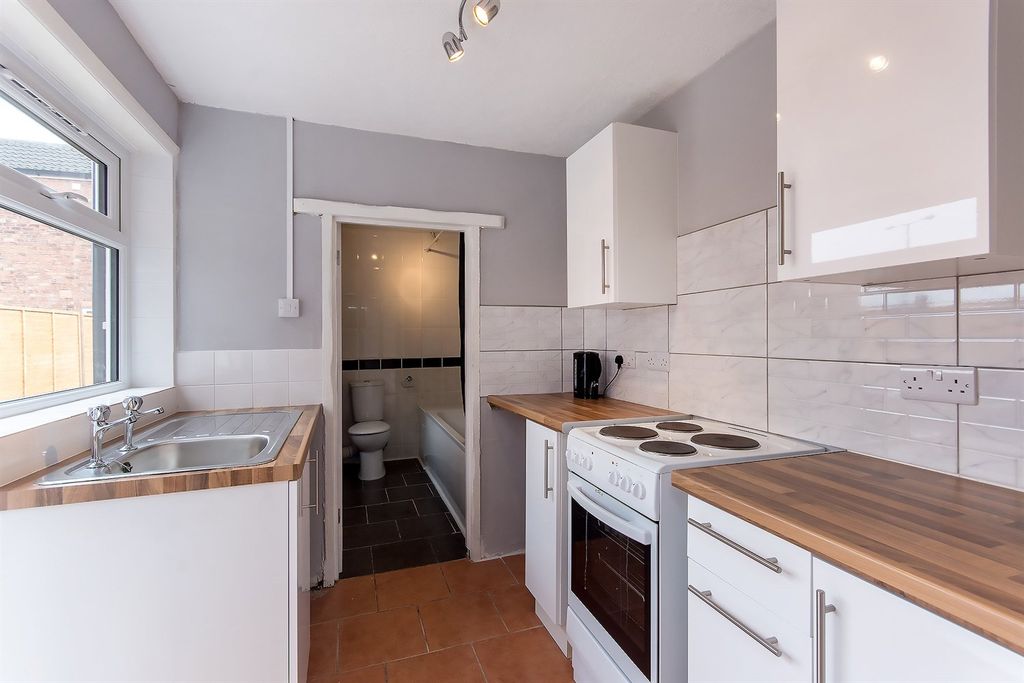 Additional image 3 of 1 bed flat for saleStation Street PE21