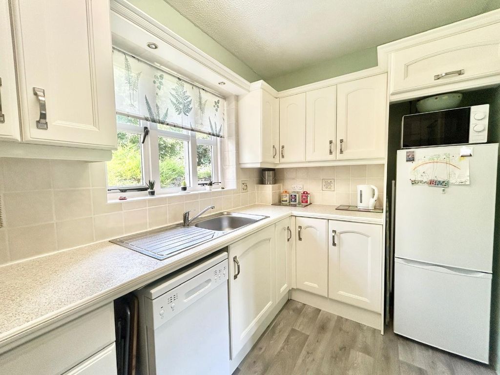 Additional image 11 of 2 bed flat for sale2 Bed First Floor Flat, Avenue Court, Westgate, Bridlington YO16