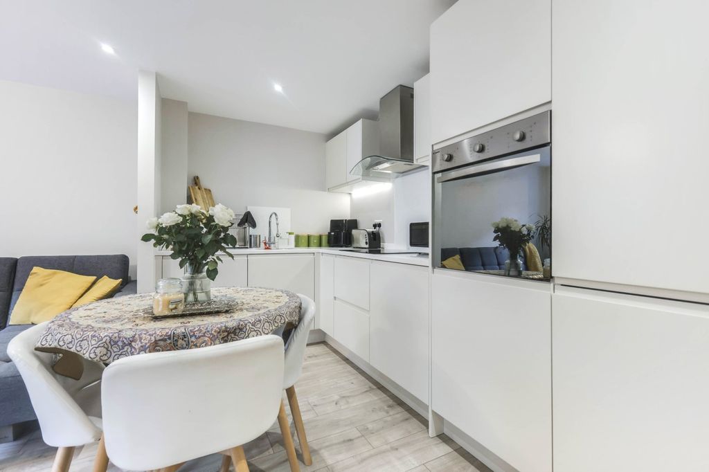 Additional image 4 of 1 bed flat for saleHarrogate Road, Bradford, West Yorkshire BD10