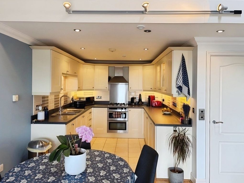 Additional image 4 of 3 bed flat for sale72 Dumpton Park Drive, Broadstairs, Kent CT10