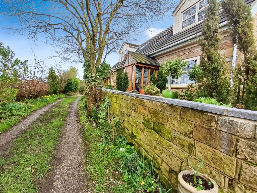 Additional image 2 of 4 bed detached house for saleKnowle Lane, Bradford BD12