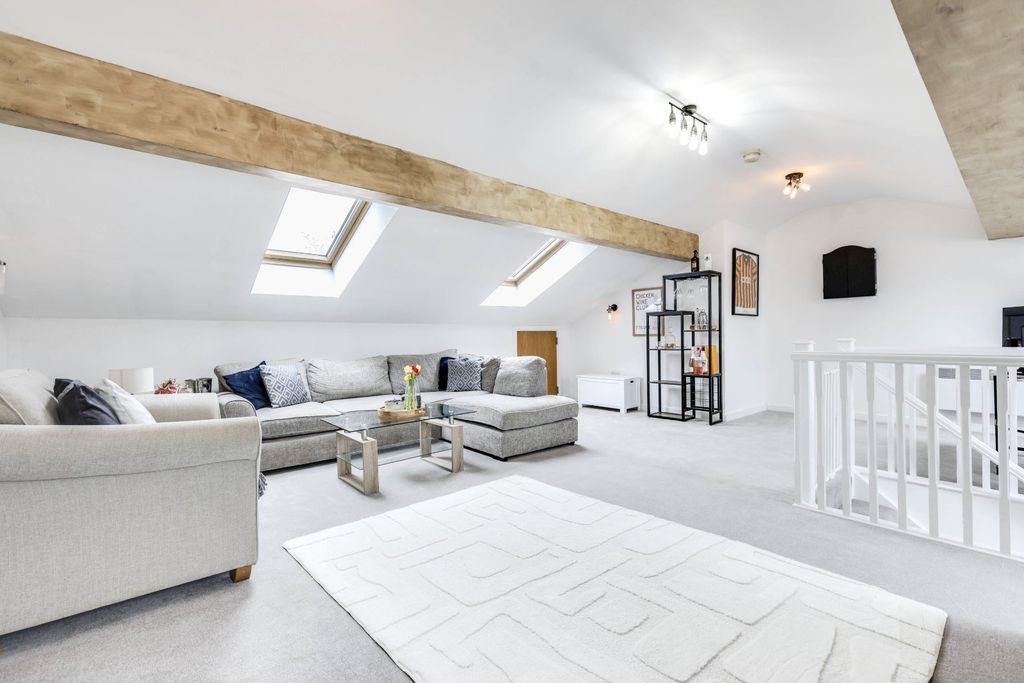 2 bed flat for saleTenterfields House, Meadow Road, Apperley Bridge BD10 photo 2