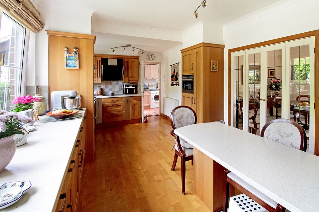 Additional image 12 of 4 bed detached house for saleThe Drive, Craigweil Private Estate, Aldwick, West Sussex PO21