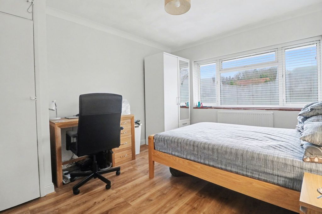 Additional image 5 of 2 bed flat for saleMidlands Estate, West End SO30
