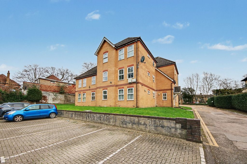 Additional image 3 of 2 bed flat for sale96 Midanbury Lane, Bitterne SO18