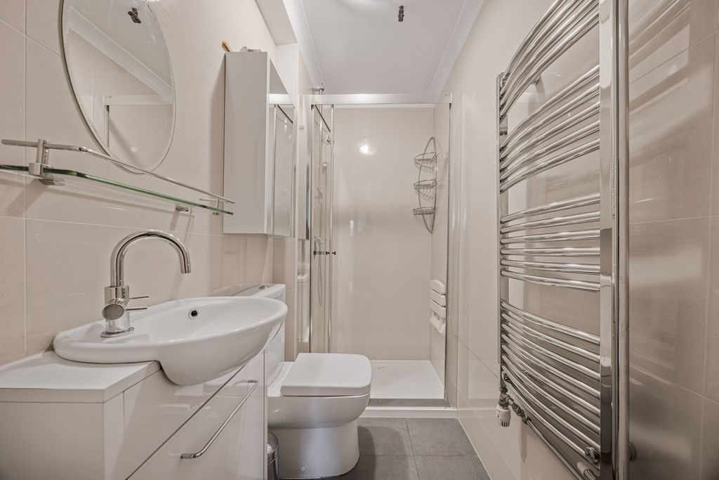 Additional image 15 of 2 bed flat for saleWellington Square, Cheltenham GL50