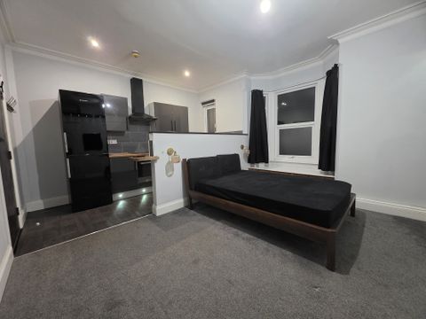 Marlborough Road, Coventry, West Midlands CV2, Studio to rent