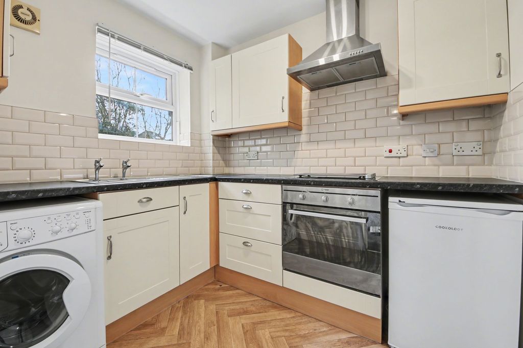 Additional image 6 of 2 bed flat for sale96 Midanbury Lane, Bitterne SO18