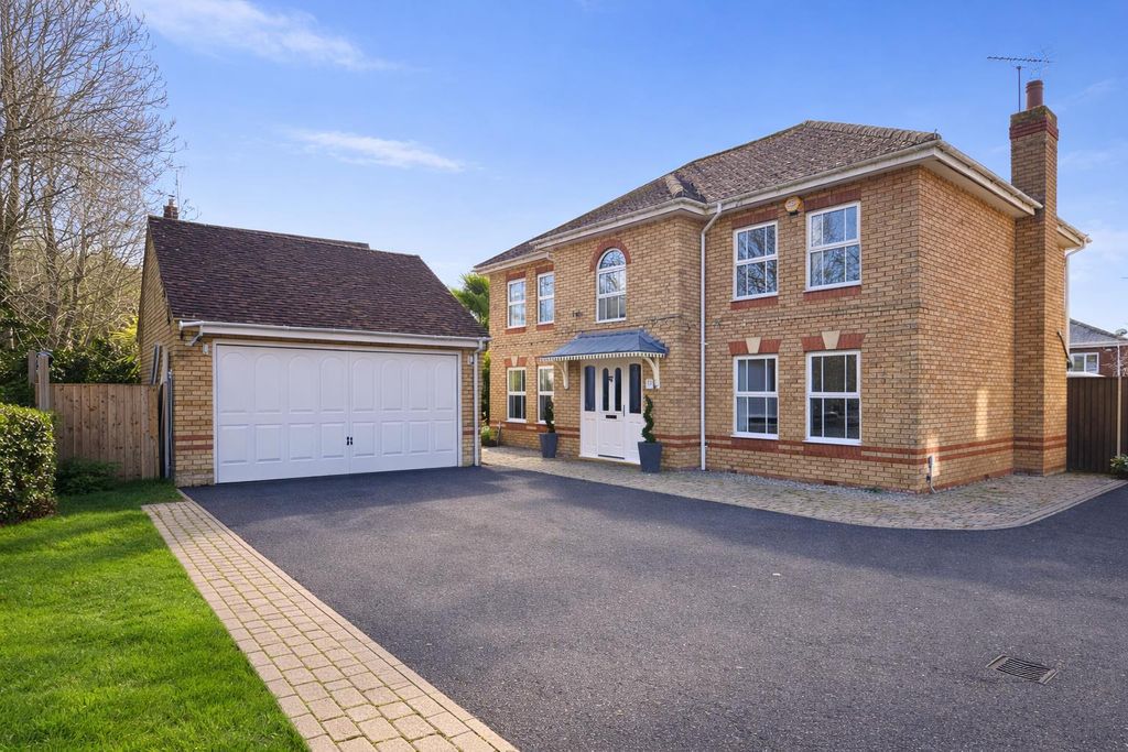 4 bed detached house for saleBrancaster Drive, Great Notley, Braintree CM77