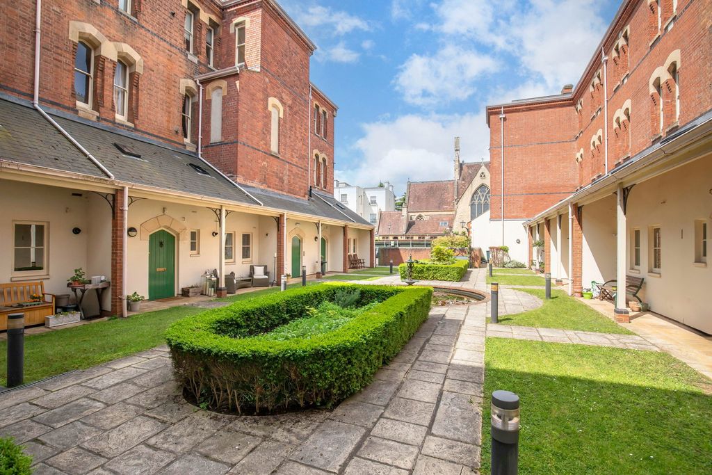 Additional image 4 of 2 bed flat for saleShaftesbury Hall, St. Georges Place, Cheltenham GL50
