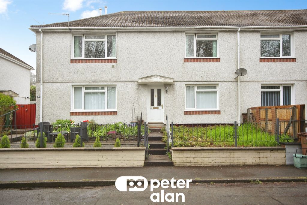 2 bed flat for saleHillside View, Bargoed CF81