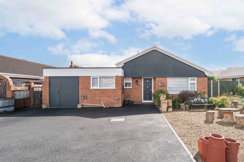 3 bed detached bungalow for saleHeol Awel, Abergele LL22