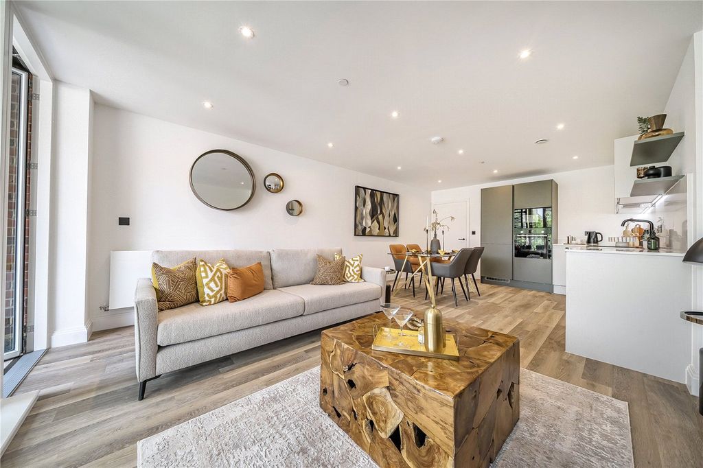 Additional image 4 of 2 bed flat for saleTweedy Road, Bromley BR1