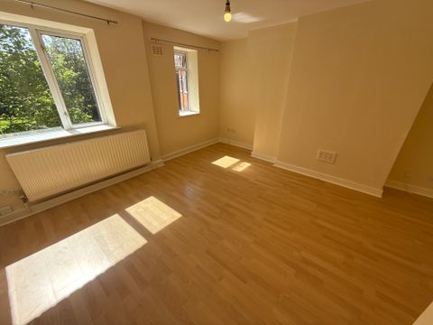 Eccles New Road, Salford M5