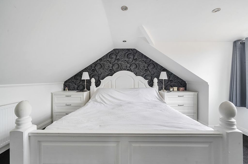 Additional image 14 of 6 bed detached house for saleGoughs Barn Lane, Jealotts Hill, Warfield, Berkshire RG42