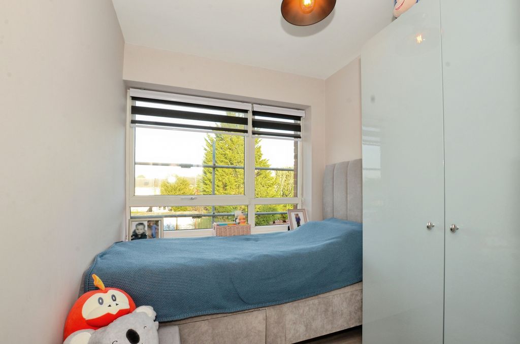 Additional image 9 of 3 bed flat for saleAshdown Drive, Borehamwood WD6