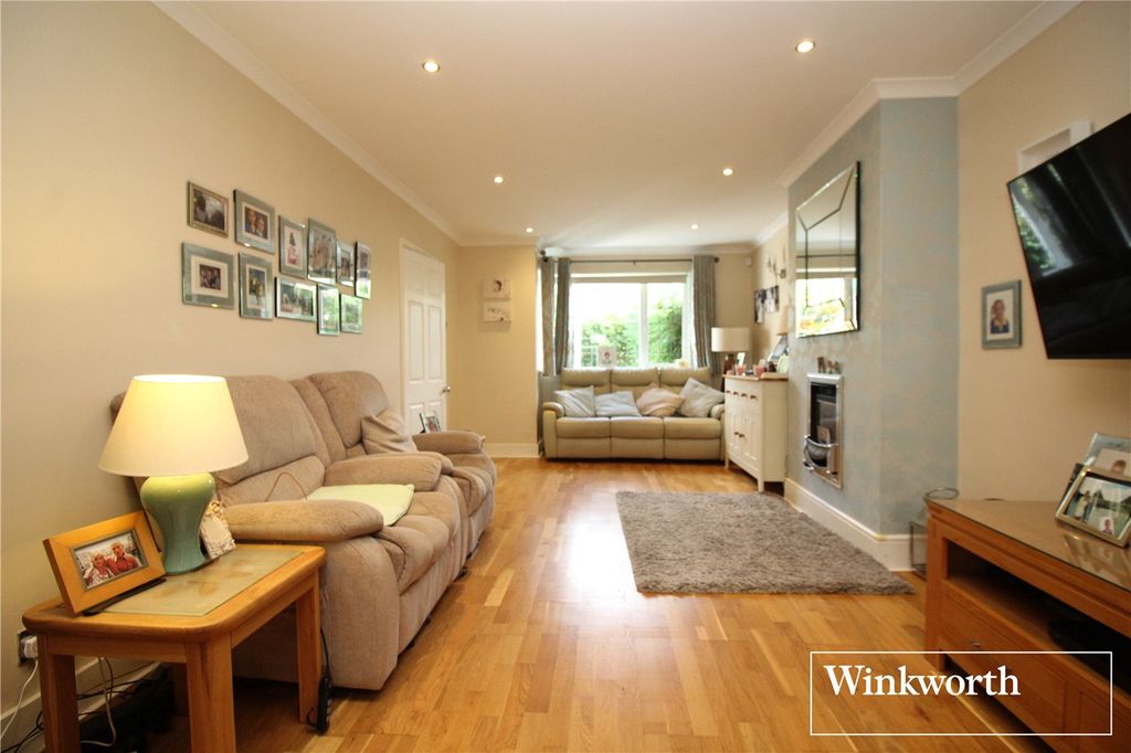 Additional image 10 of 3 bed semi-detached house for saleCardinal Avenue, Borehamwood, Hertfordshire WD6