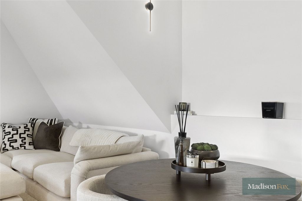 Additional image 4 of 3 bed flat for saleManor Road, Chigwell, Essex IG7