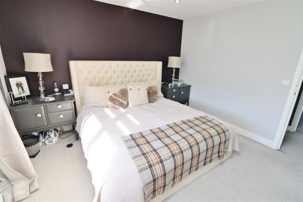 Additional image 13 of 5 bed semi-detached house for saleStanborough Avenue, Borehamwood WD6