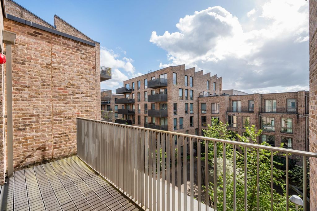 Additional image 11 of 4 bed town house for saleIsambard Court, Brentford TW8
