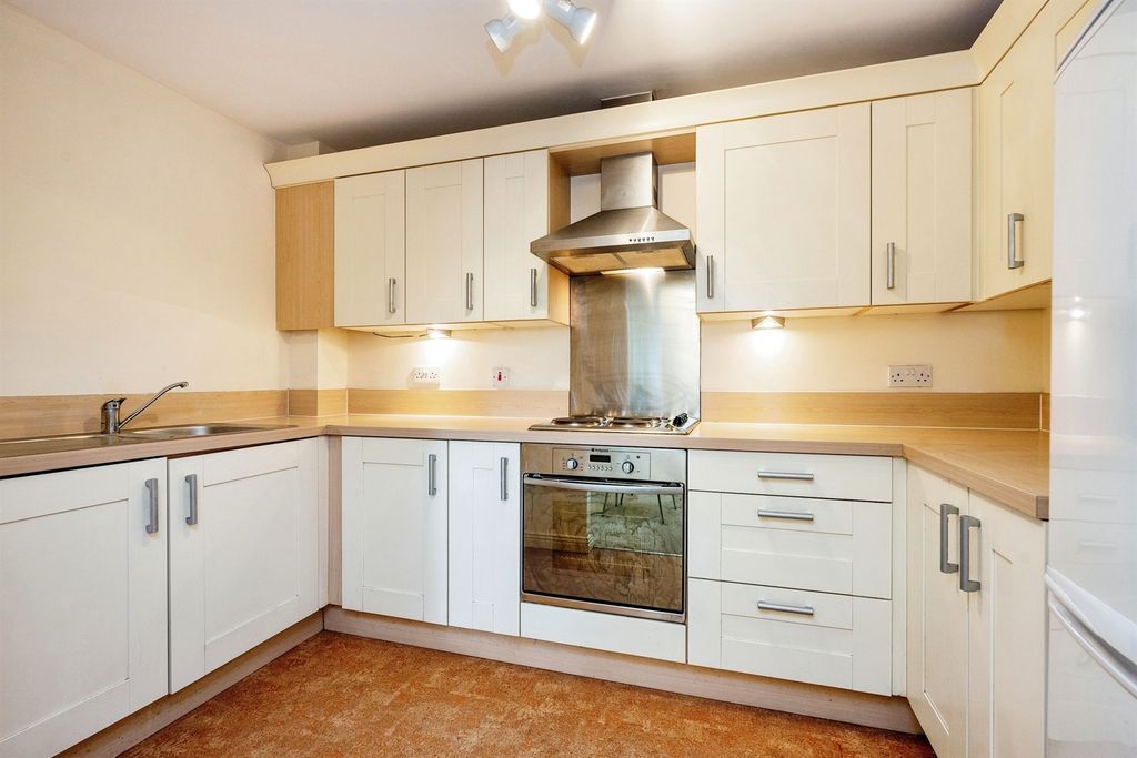 Additional image 3 of 2 bed flat for salePark Street, Bridgend CF31