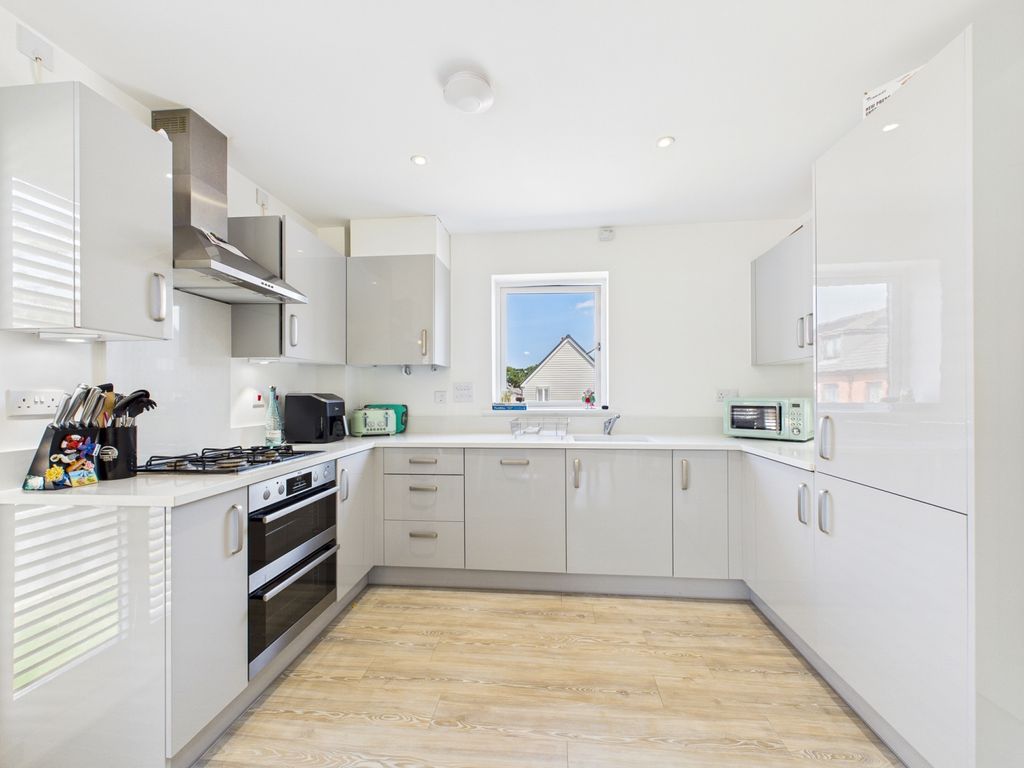 Additional image 3 of 2 bed flat for saleThorpe Court, Thorpe Close, Bordon GU35