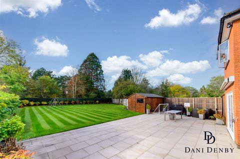 Edgwarebury Lane, Edgware HA8