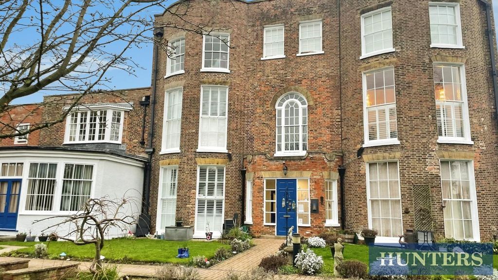 1 bed flat for saleThe Avenue, Westgate, Bridlington YO16