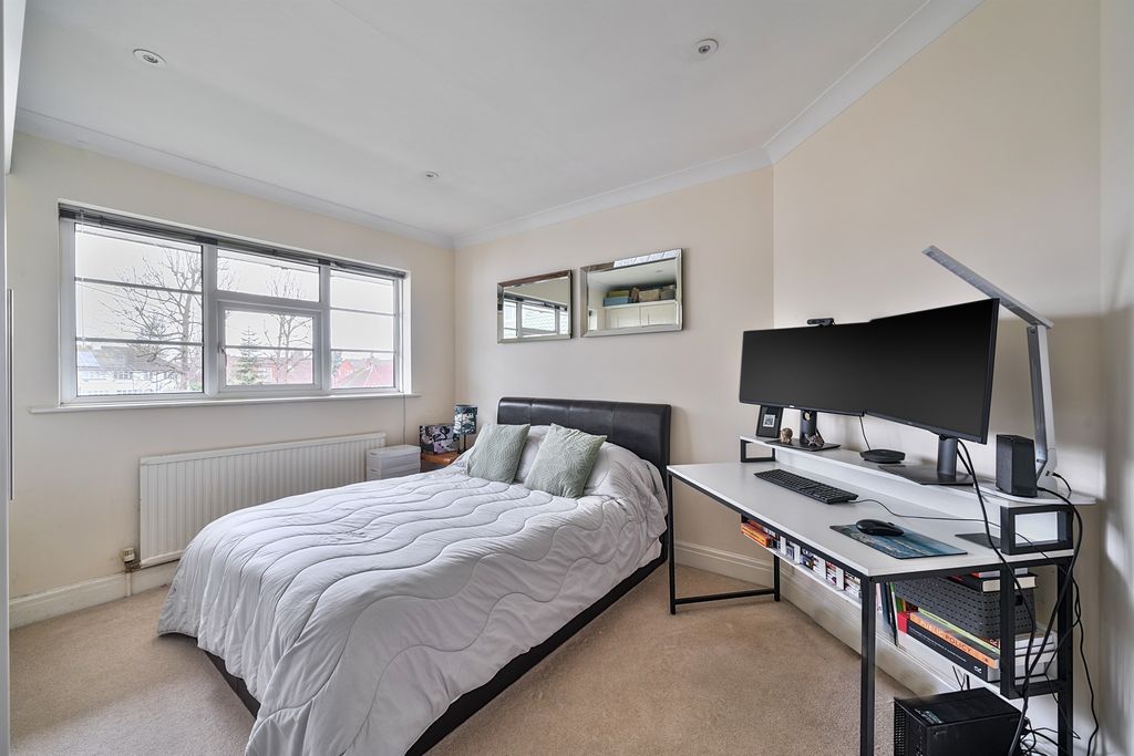 Additional image 11 of 2 bed flat for saleRay Drive, Maidenhead SL6
