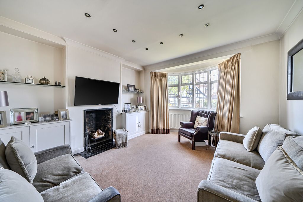 Additional image 6 of 4 bed semi-detached house for saleHurstdene Avenue, Hayes, Kent BR2